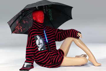 ラフ シモンズの希少なアーカイブウェアがドーバー銀座に集結、初期の代表作&コラボアイテムも