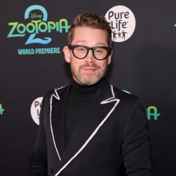 マコーレー・カルキン、「クロックスを履く郊外のパパ」になった自分を語る