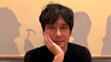 「超絶ステキ」西島秀俊 ロンドンでスイーツ前に眩しすぎる笑顔！思わず胸キュンな甘々ショットに「イケオジすぎる」「こちらまでニヤニヤ」