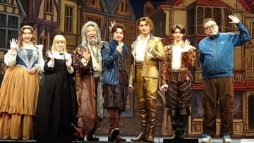 中川晃教,加藤和樹etc.出演ミュージカル「サムシング・ロッテン！」開幕 ネタ満載、笑いがてんこ盛り