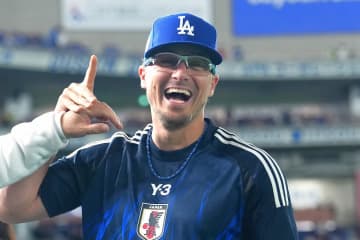 「どこで買えるの？」K・ヘルナンデスの“奇抜すぎる”ファッションが再脚光「球界一面白い男」「大谷翔平のセーターは今季ベストコーデ」