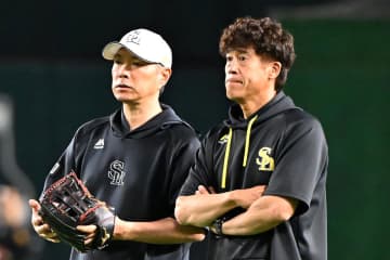 【ソフトバンク】小久保監督「長期政権確約」の背景　決め手は城島ＣＢＯ、孫オーナーの後押し