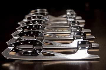 男子シングルの多くが使用する日本製のブレードはどこが違うのか？誕生のきっかけと五輪でメダルを獲るまでの経緯