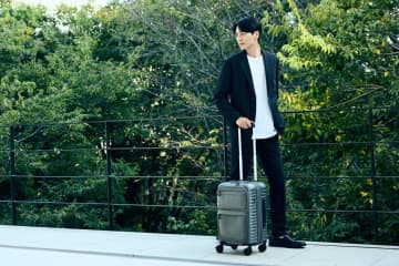 LW、フロントがソフト・側面がハードのスーツケース「ソフタード」。エキスパンダブル機構も搭載