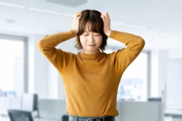 「定時で帰らなきゃいけない特別な理由あるの？」 上司に言われた30代女性、心の中で絶叫