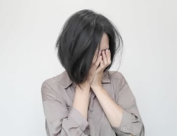 「自分だけホラー漫画みたい」AIが生成した“不気味な似顔絵“を面白がって掲示した社長