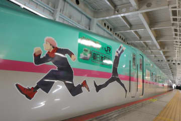 TVアニメ『呪術廻戦』、JR東日本と大型タイアップ「呪術廻戦×JR東日本-東日本回游-」 虎杖悠仁と乙骨憂太のキャラが仙台駅に登場、ラッピング新幹線と「特級フォトセッション」