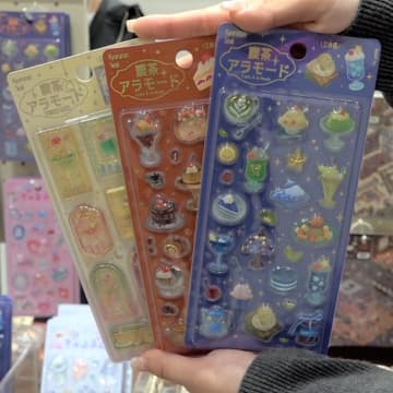 立体シールに長蛇の列、冷凍食品用の変わり種も　『文具女子博』バラエティー豊かなシールを取材