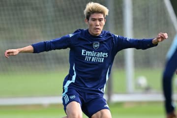 「クラブは長期残留を期待している」 アヤックスと半年契約締結の冨安健洋に現地メディアや有識者は様々な見解！「彼は絶対にプレーしない」