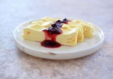 オーブン不要で即できる！レンジ3分で完成「水切りヨーグルトチーズケーキ」を作ってみた