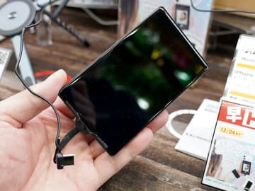 背面カメラでの自撮りに便利な「iPhone専用自撮りモニター」がサンコーから