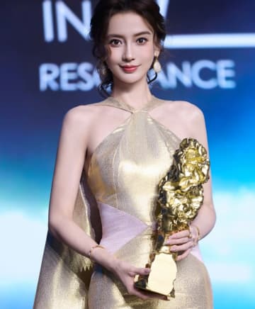 アンジェラベイビーが2年半ぶりレッドカーペット、来年はいよいよ女優復帰か？