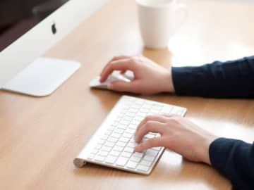 アップル、次世代「iMac」で有機EL採用か