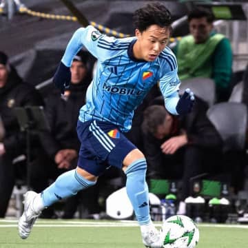 Jを経由せず海外挑戦→２年足らずでドイツ強豪へ！フランクフルト幹部が語った若きサムライへの期待「さらなる可能性を秘めている」