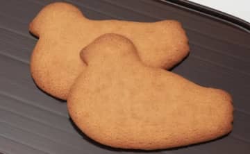 「鳩サブレー」豊島屋、「縁起の良い品」の詰め合わせ缶に「デザインも価格も素敵」の声。人気の鳩形クリップも