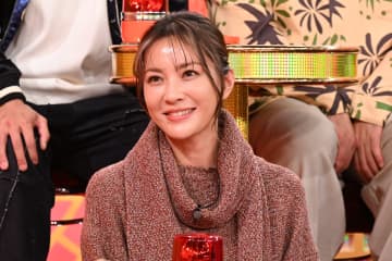 重さ約100kgもある墓石が次々と倒壊…田中直樹扮する大学教授が“犯人”を科学の力で突き止める！瀬戸朝香も驚いたその原因とは