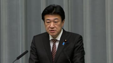 官邸関係者「核保有すべき」発言で波紋　官房長官はコメント控えつつ非核三原則の堅持表明　進退含む対応求める声も