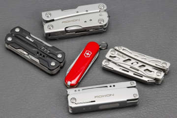 フリーアドレスで文房具がなくて困った!!　そんな時に役立つ手のひらサイズのマルチツールを集めてみた【テレワークグッズレビュー】