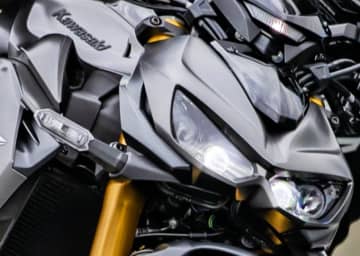 カワサキ新型「Z1100/SE」登場　快適＆高性能を両立するスーパーネイキッド