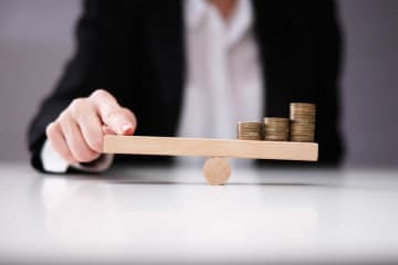 NISAは「1月に12万円」「1万円×12ヶ月」どちらが有利ですか？「一括投資・毎月投資」を“過去20年”で比較した結果とは？ メリット・デメリットも解説