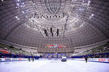 全日本フィギュアの審判席に騒然「いるの!?」　アナウンスされた大物日本人女性に大喝采