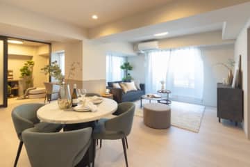 コスモ元浅草 10階｜「新御徒町」駅徒歩5分。都心を自在に、下町のやすらぎを暮らしに。スカイツリーと花火ビューのあるL字ルーフバルコニー。収納豊富な角住戸