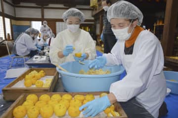 空海伝授の「ゆずみそ」づくり　冬の風物詩、大阪・盛松寺