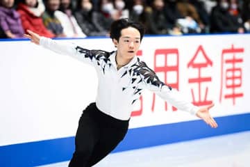 首位発進の鍵山優真　「ご愛嬌」ミスも唯一の100点超え　2大会連続五輪へ20日フリーは「通過点」
