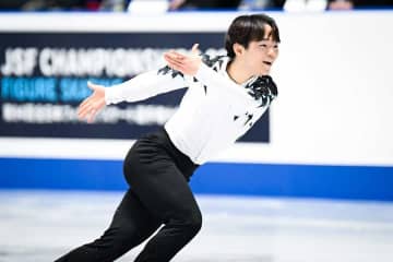 鍵山優真がSP首位発進　三浦佳生が2位　ミラノ3枠争い　20日フリーで決着【全日本フィギュア】