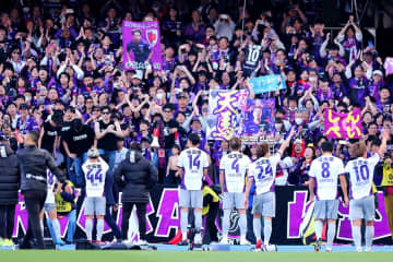 「他サポながら可愛い…」　発表された京都の新ユニが話題沸騰のワケ　背中に発見「いたー！」