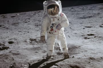 米国、2028年までに月面着陸へ。2030年までの月面基地建設開始など、トランプ氏が大統領令