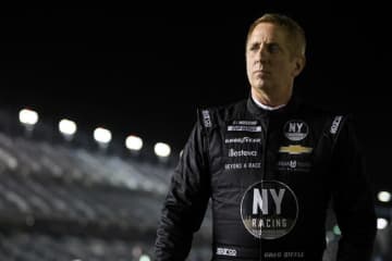 NASCARで19勝を挙げたグレッグ・ビッフルが航空機事故で家族とともに亡くなる