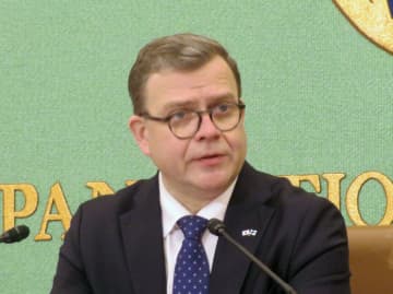 〝理想の国〟のイメージ揺るがす「つり目」投稿　フィンランド国会議員がＳＮＳでアジア人差別ポーズ　