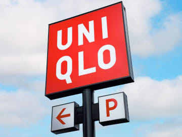 大人が着るなら“ネイビー”一択かも！【ユニクロ】おしゃれ見え「新作スウェット」