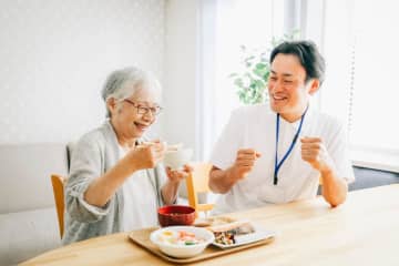 親の【高齢者施設入居】実例「サービス付き高齢者向け住宅に入居した母が栄養不足に」
