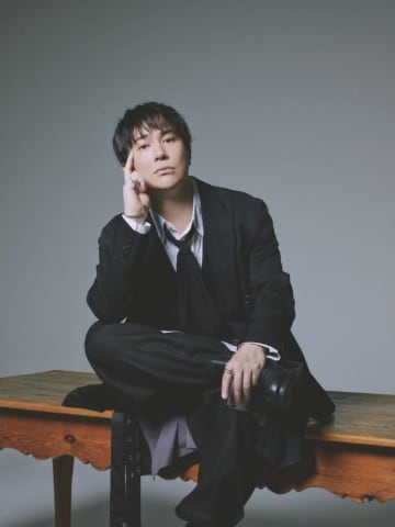 Ta_2（鈴木達央）率いるSHINKIRO&Co.、ライブ音源を加えた「インビジブル Deluxe Edition」リリース