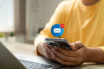 y.u mobileは他のMVNO同様、キャリアメールが使えない？ 実際の使い勝手はどう？