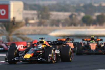 最も走行距離の少ないエンジンで初日からメリットを享受。レッドブルとの最後の1戦を優勝で締めくくる：ホンダ／HRC密着