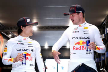 「ユウキの加入で、我々のマシンが難しいと明らかに」　フェルスタッペン、角田の“苦戦ぶり”を振り返る「特にシーズン後半は...」【F1】