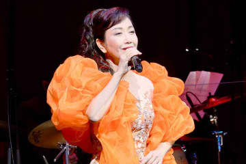 伍代夏子が大手町で開催のバースデーライブを独自レポート！　自身初のデジタル・シングル『一枚の写真』披露＆敬愛する八代亜紀の名曲メドレーも