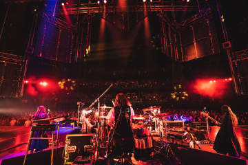 【ライブレポート】BAND-MAID、2025年の集大成──さらなる成熟へと向かう洗練