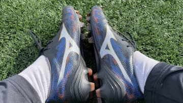 ミズノの新サッカースパイク『ミズノアルファ3 JAPAN』、本日発売！日本製の最新スピードモデルをさっそく履いてみた