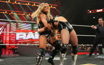 元チアの美女レスラー、驚異の身体能力 「そこからそんな返し方…？」で会場沸かす