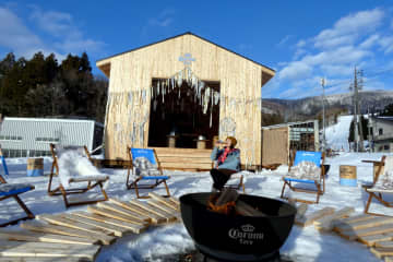 野沢温泉スキー場にコロナ セロ片手に焚火を楽しむエスケープバーが出現