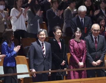 天皇ご一家、バレエ鑑賞　くるみ割り人形