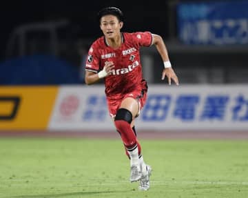 「すげぇぇぇ！！」日本サッカー界に飛び込んだ「ビックサプライズ」。18歳日本人FWがJ２からドイツ強豪へ完全移籍「想像の遥か上だった」などSNS衝撃！