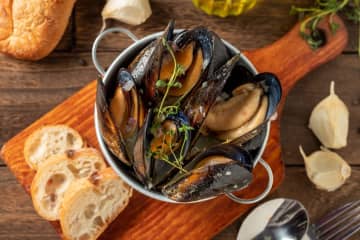 【検証】「ムール貝のビール蒸し」は、どんなビールで蒸しても美味しくなる？6種類のビールで試してみた！