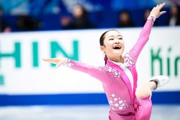 17歳・島田麻央が完璧アクセル　“今季世界最高”79.33点　年齢制限で五輪には出られず【全日本フィギュア】