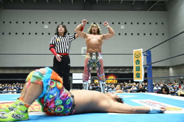 【新日本】高橋ヒロム　棚橋弘至との最初で最後の一騎打ちに惜敗…師匠・内藤哲也も乗り移るも「負けちゃダメだよな…」