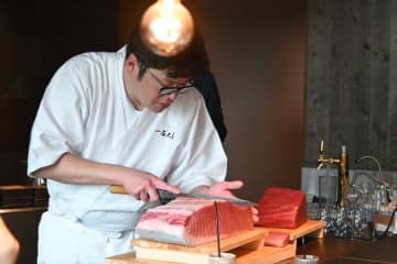 ランチコース5千円台～高級寿司店が手掛ける、大阪駅直結カジュアル業態が人気